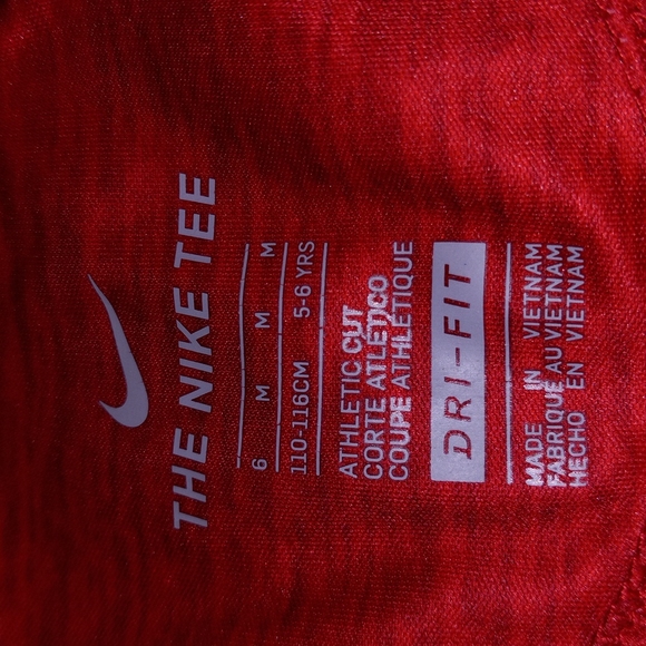 Boys size 5-6years old Nike dri-fit tshirt - Picture 2 of 5